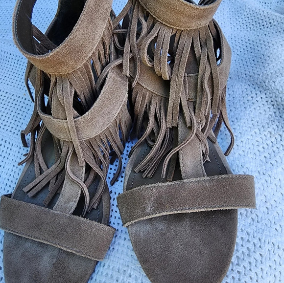Steve Madden‎ gray Fringe Sandals 7.5 - Picture 7 of 11
